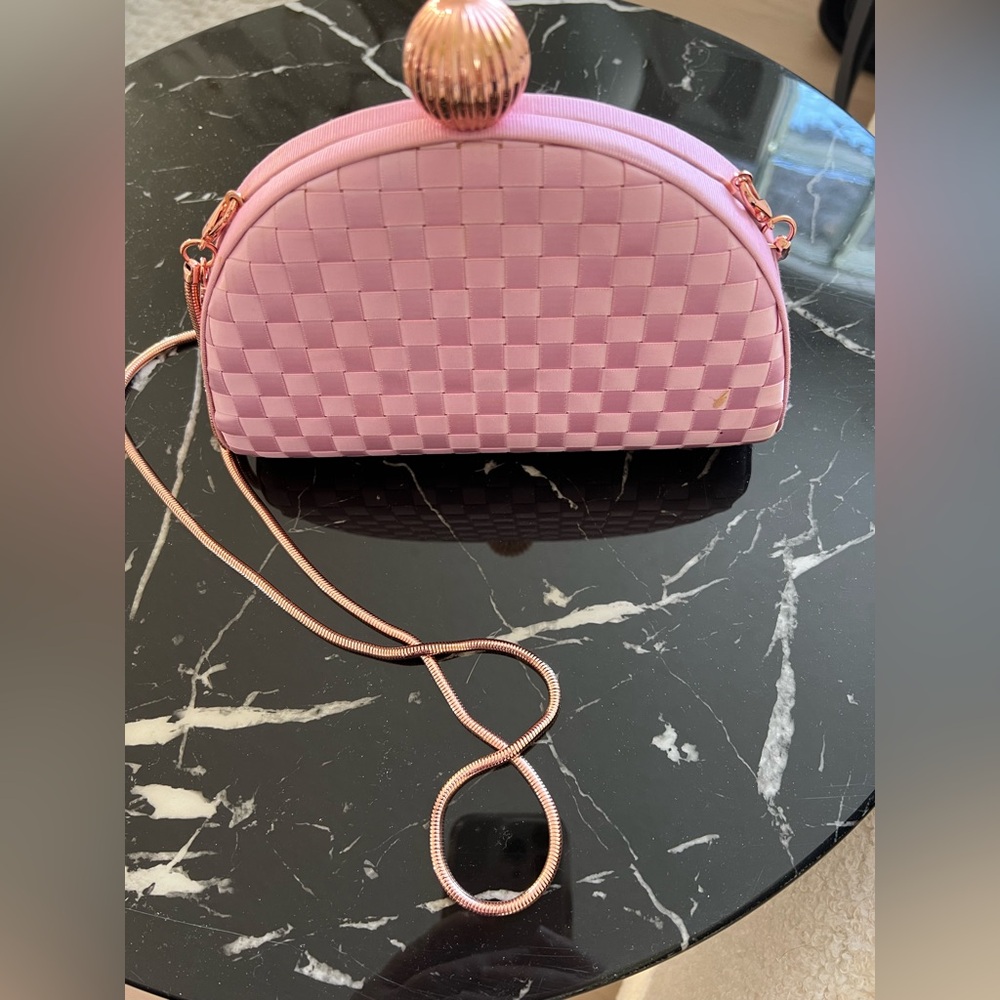 Ted Baker bag with rose gold colour metal detail close & removable chain strap.